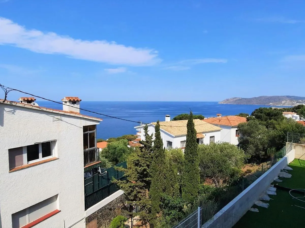 Apartamento De 3 Habitaciones Con Terraza, Piscina, Parking Y Aire Acondicionado En Llanca - Es-170-54 דירה